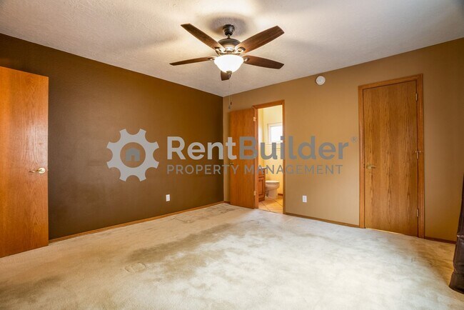 Building Photo - FANTASTIC HOUSE TO CALL HOME!