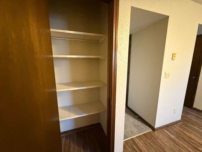 Building Photo - Townhome with a Bedroom Balcony Overlooking Lake Tapawingo