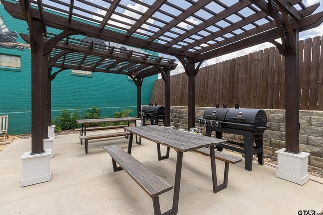 Building Photo - 540 W Erwin St