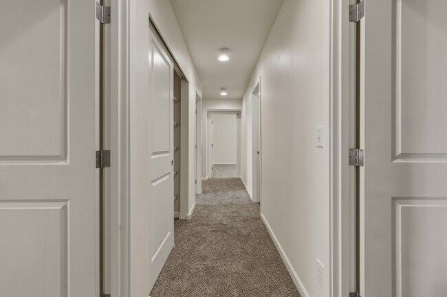 Building Photo - MOVE IN READY NOW! A/C! Multi generational living? Home office? Tumwater School District