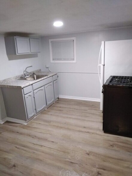 Building Photo - 821 Becker St