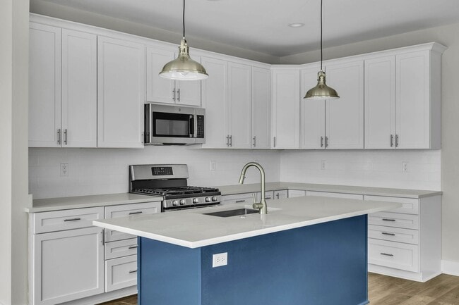 Building Photo - 425 Veritas St