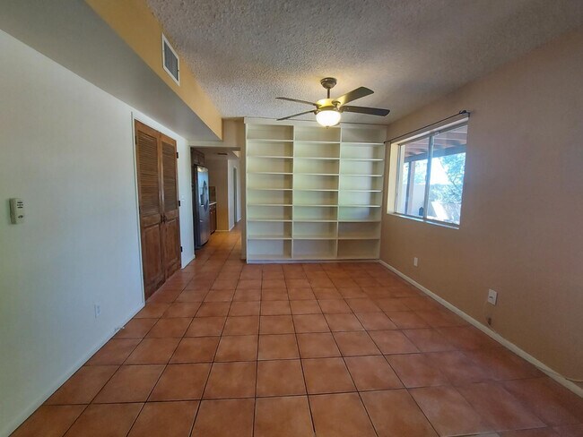 Building Photo - 2604 Inverrary Dr