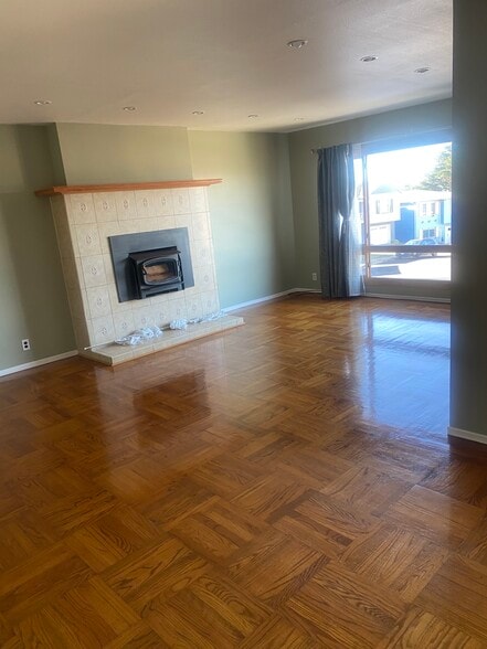 Building Photo - 204 Palisades Dr