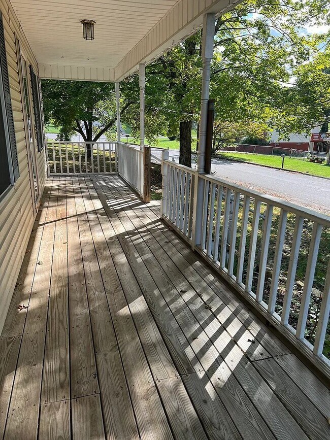 Building Photo - Charming Single Family Home in the Heart of Elizabethton