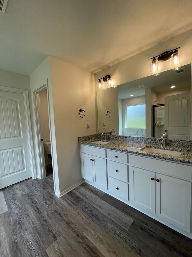 Building Photo - 1048 Heritage Way