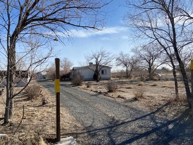 Building Photo - 3 Bed Charming Updated Home Silver Springs