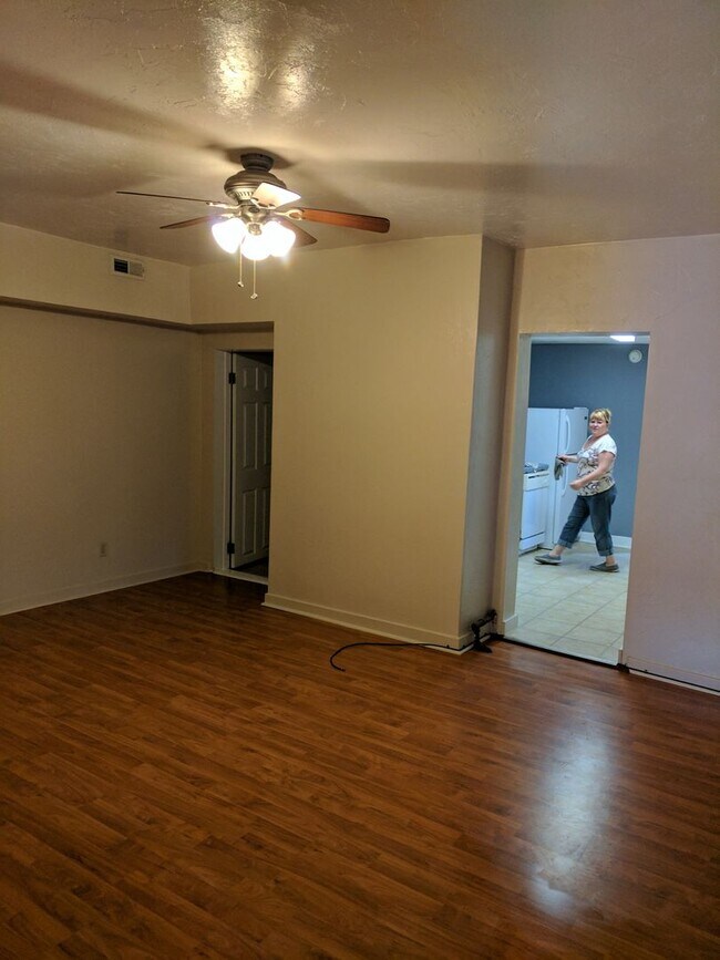 Building Photo - Cozy 2 Bedroom Apartment with Backyard Pat...