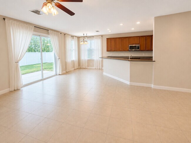 Building Photo - 136 Pine Arbor Cir