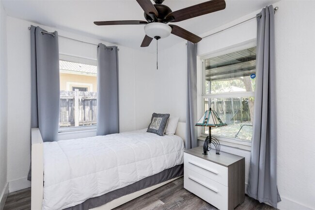 Building Photo - 508 NW 8th Ave