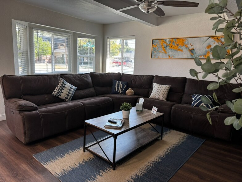 Building Photo - 2120 Kinsington St