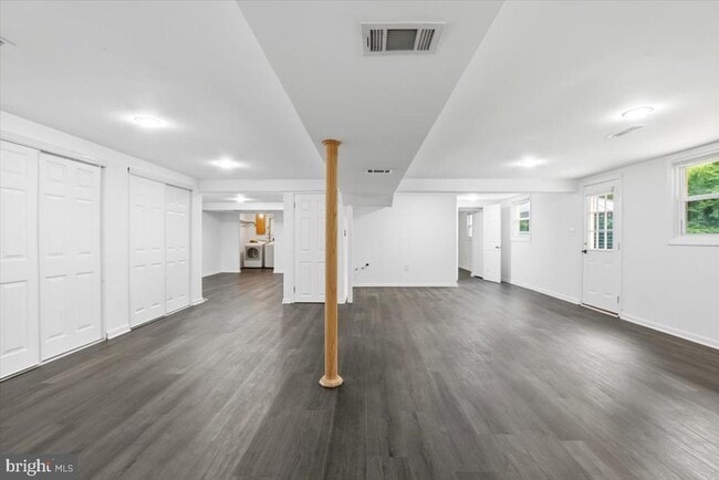 Building Photo - 131 Casmar St SE
