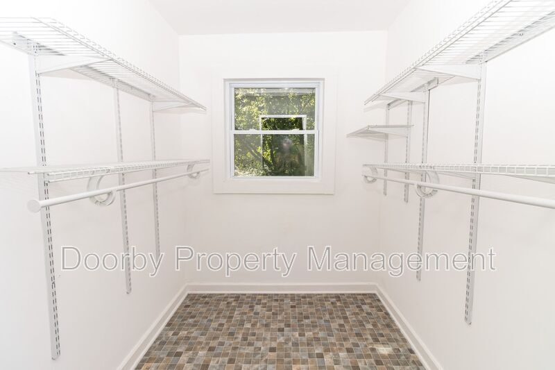 Building Photo - 3498 Crompton St