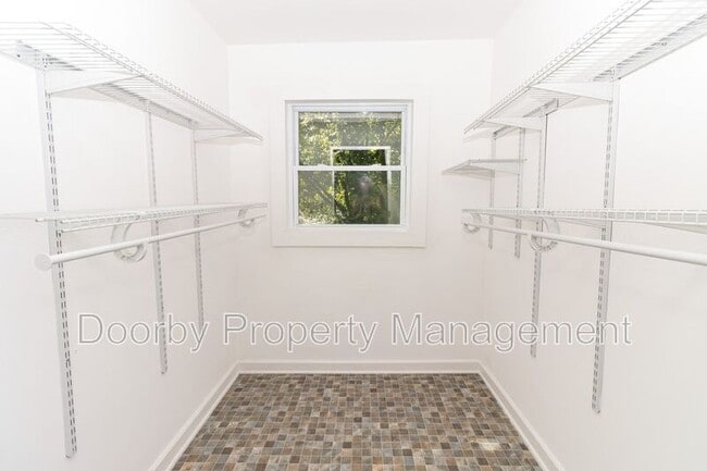 Building Photo - 3498 Crompton St