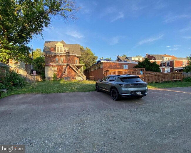 Building Photo - 535 N Charlotte St