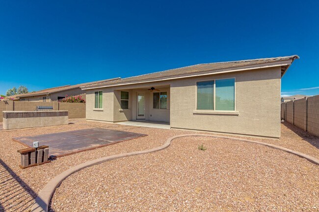 Building Photo - Beautiful 4 bedroom 2.5 bathroom home with large open floorplan in Queen Creek!