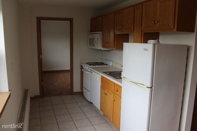 Building Photo - 1 br, 1 bath Apartment - 830 Edgebrook Dr.