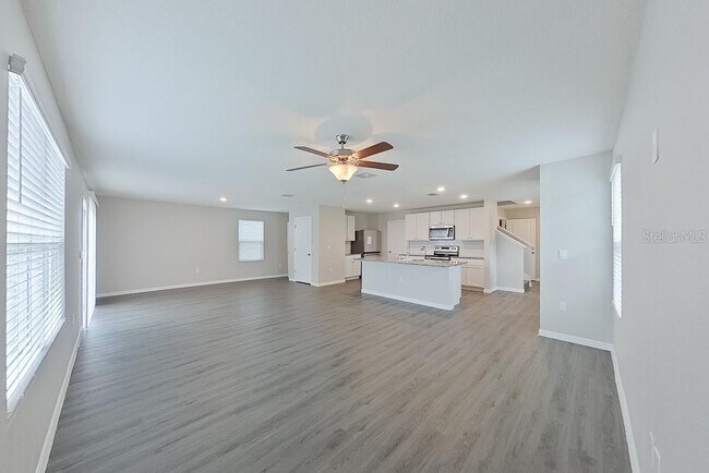 Building Photo - 8650 SW 44th Ct