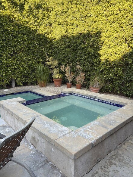 Building Photo - 832 N Las Palmas Ave