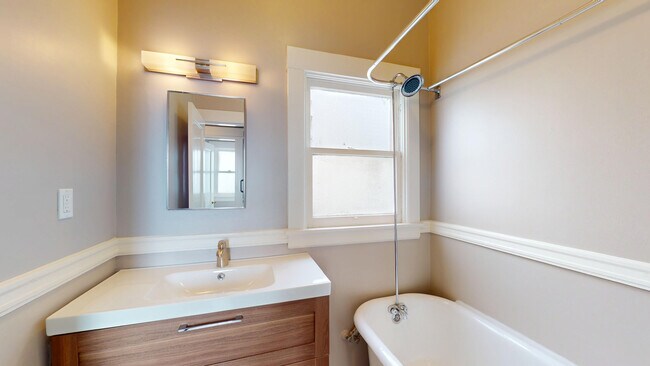 Building Photo - 186 Gough St