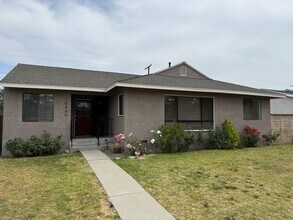 Building Photo - Beautiful 3 Bedroom, 2 Bathroom Granada Hills Home with Detached Garage!