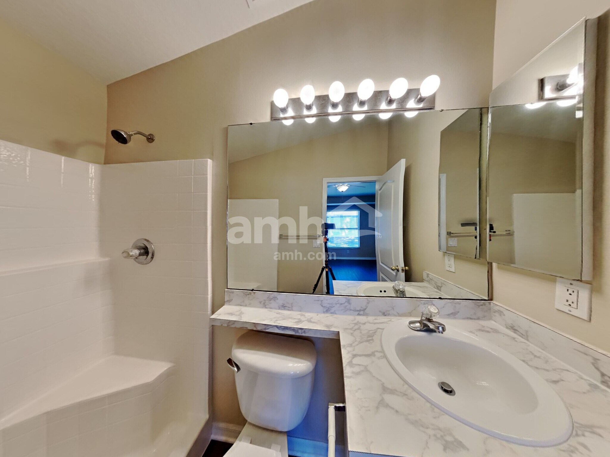 Building Photo - 10440 Blackmore Dr