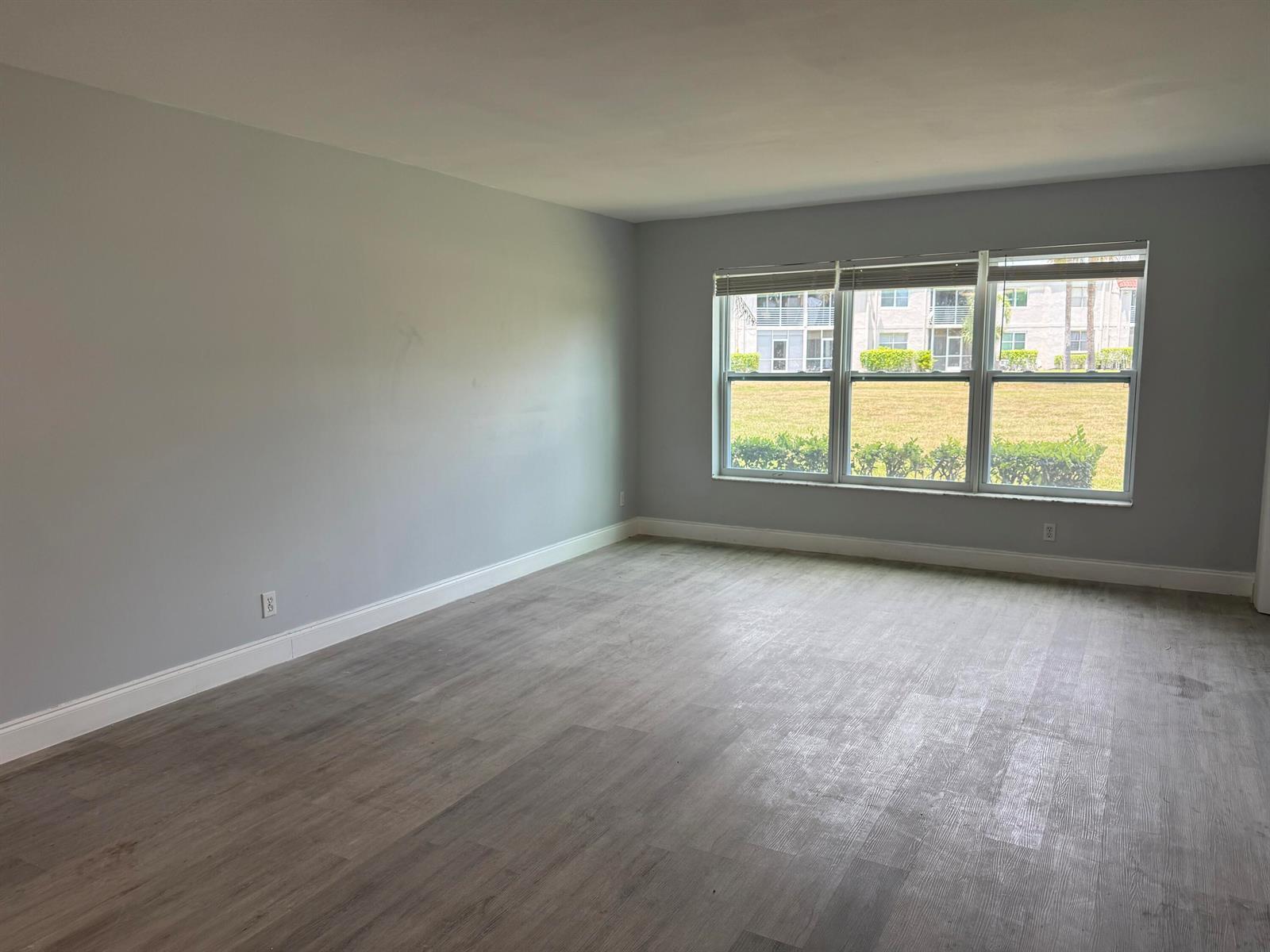 Building Photo - 7355 Woodmont Ter