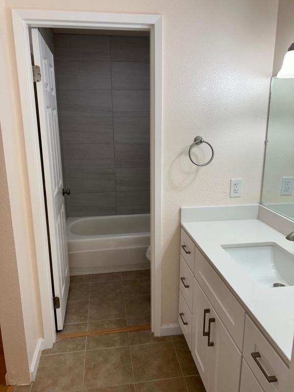 Building Photo - 361 Half Moon Ln