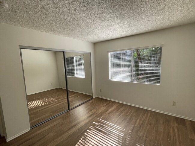 Building Photo - 1410 Wellesley Ave