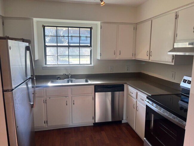 Building Photo - Available now. Beautiful 2 BR/1.5 BA Condo with Marsh View! BOAT RAMP AND BOAT PARKING! WATER/SEW...