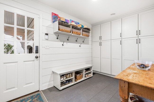 Building Photo - 15 Overlook Pl