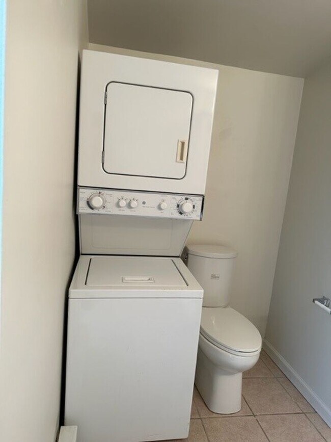 Building Photo - 201 S Market St