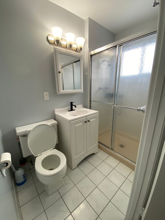 Building Photo - Charming 5 bed, 2.5 bath home in San Jose