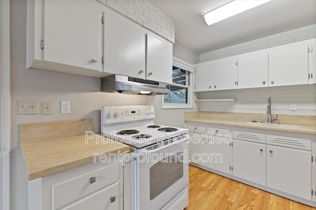 Building Photo - 3539 N Arlington Pl