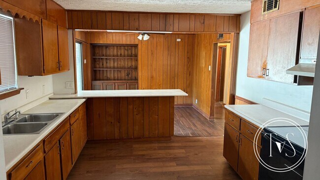 Building Photo - WINTER MOVE-IN SPECIAL: 50% OFF 1ST FULL MONTH OF RENT** (**see description for details)