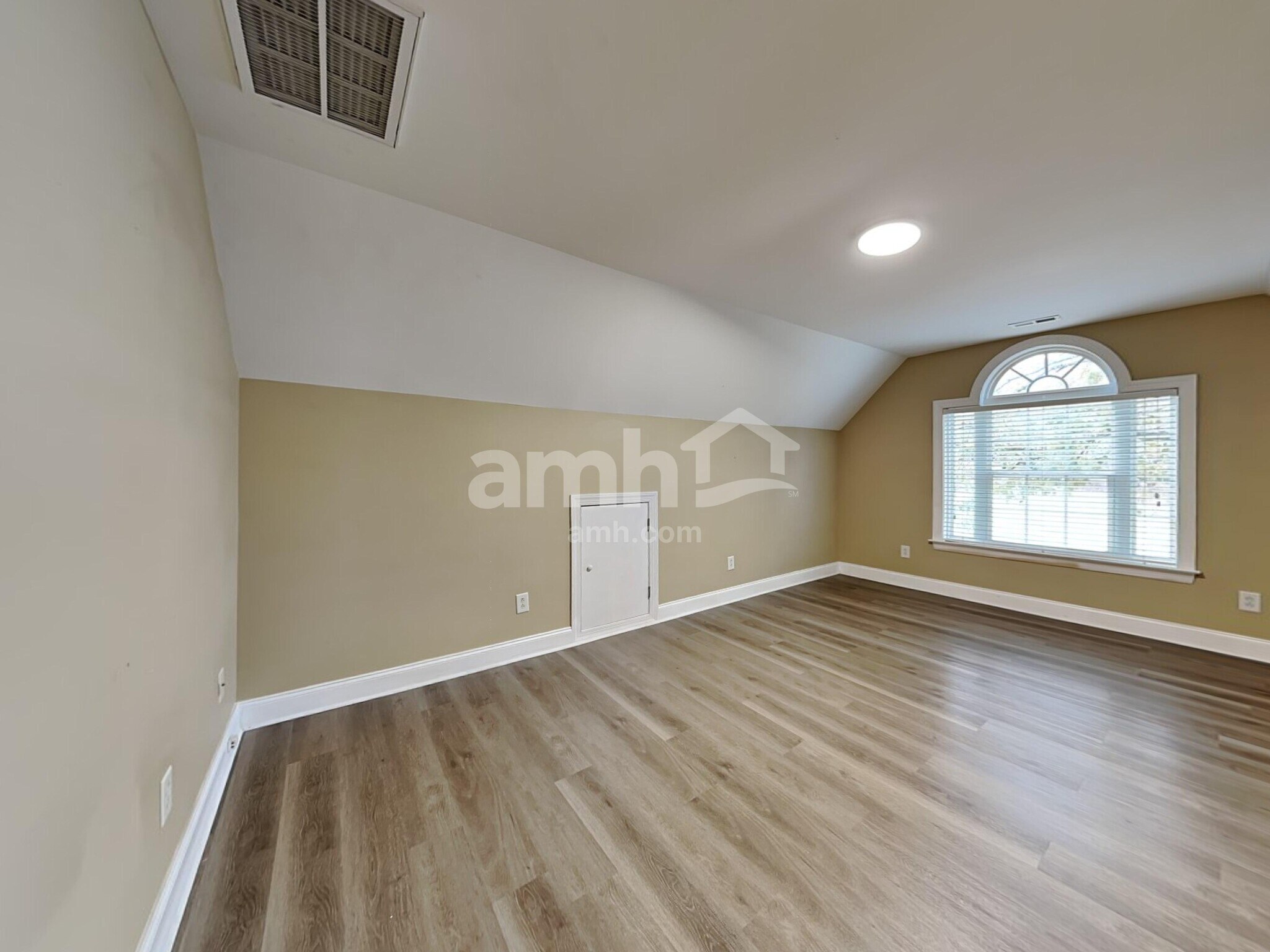 Building Photo - 146 Lily Xing