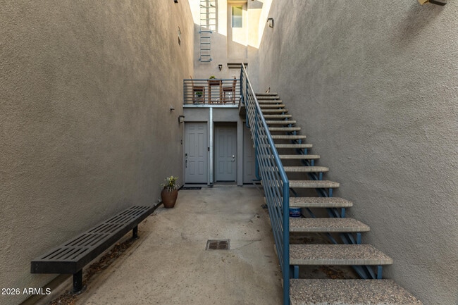 Building Photo - 610 E Roosevelt St