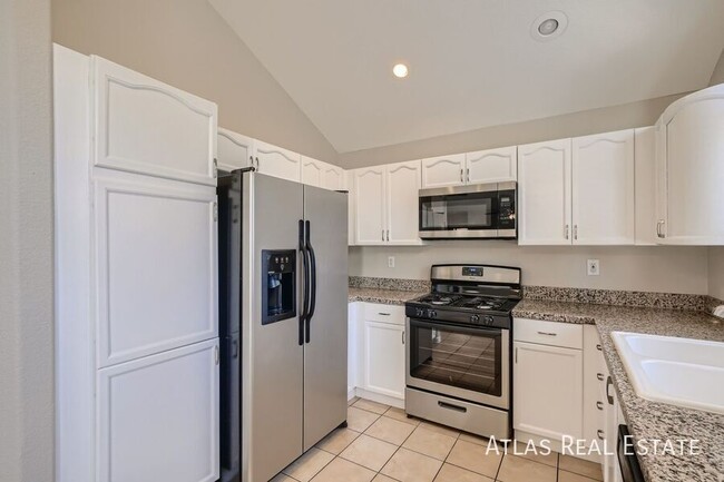 Building Photo - 7875 Constantinople Ave