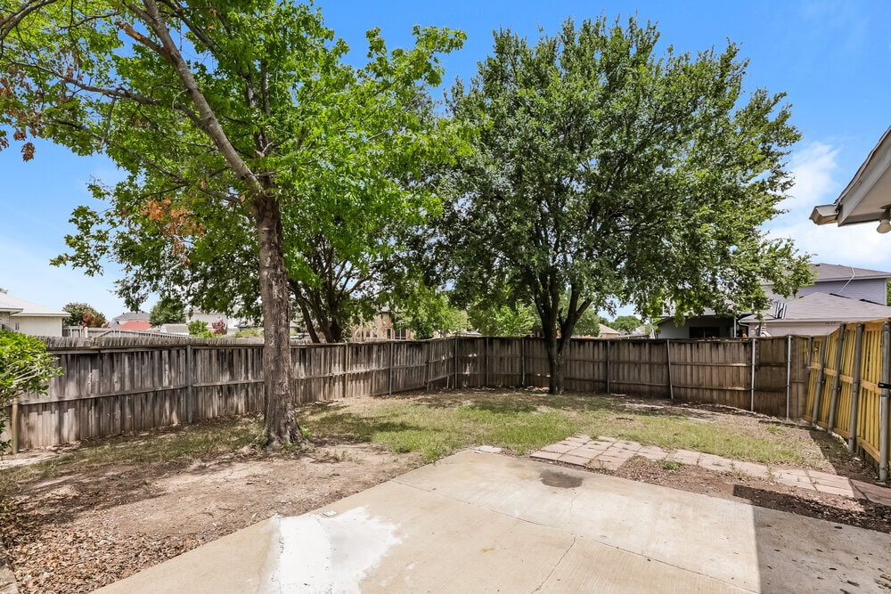 Building Photo - 2628 Hidden Springs Dr