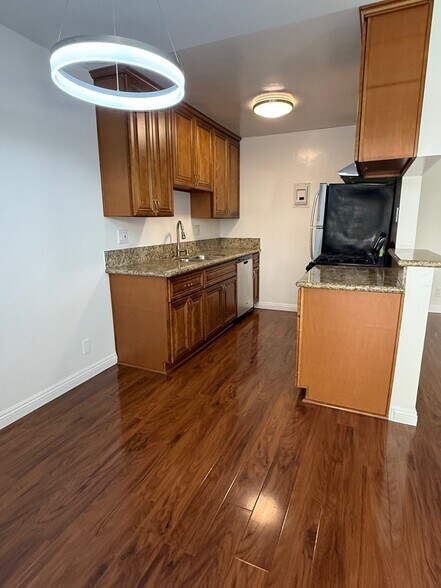 Building Photo - 11511 Rochester Ave