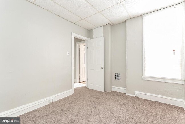 Building Photo - 5416 Spring St