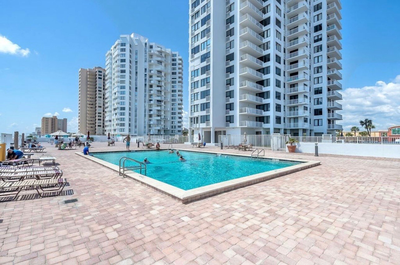 pool - 3043 S Atlantic Ave