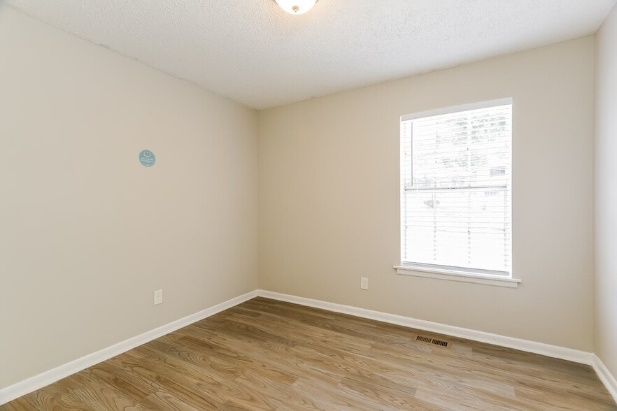 Building Photo - 2655 6th St NE