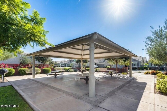 Building Photo - 2661 S Olympic Dr