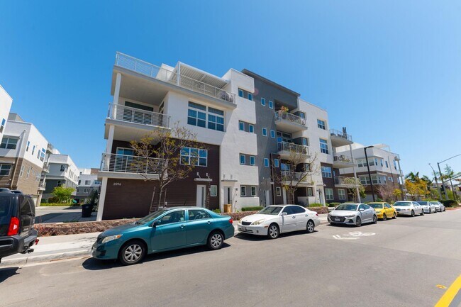Building Photo - Otay Ranch  3 bd /2 ba Newer Condo w Garage, Laundry + More!