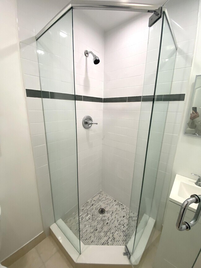 Building Photo - 2450 Black Olive Blvd