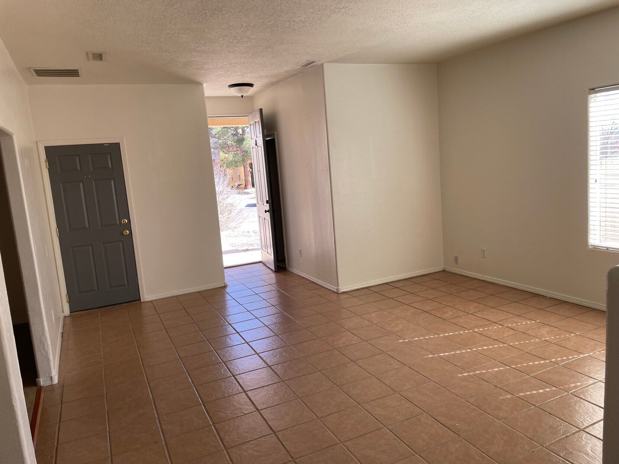 Building Photo - 3353 Marino Dr SE