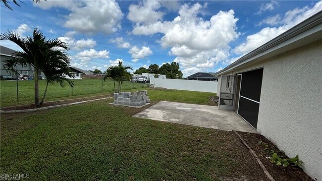 Building Photo - 1540 Crestwood Cir N