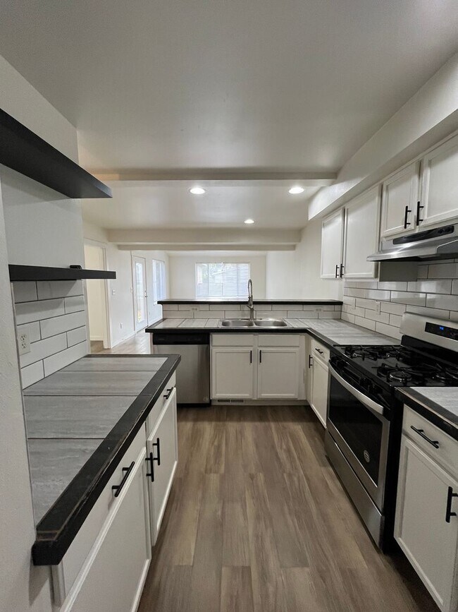 Building Photo - Updated 3 Bedroom Home Near Barkley Village