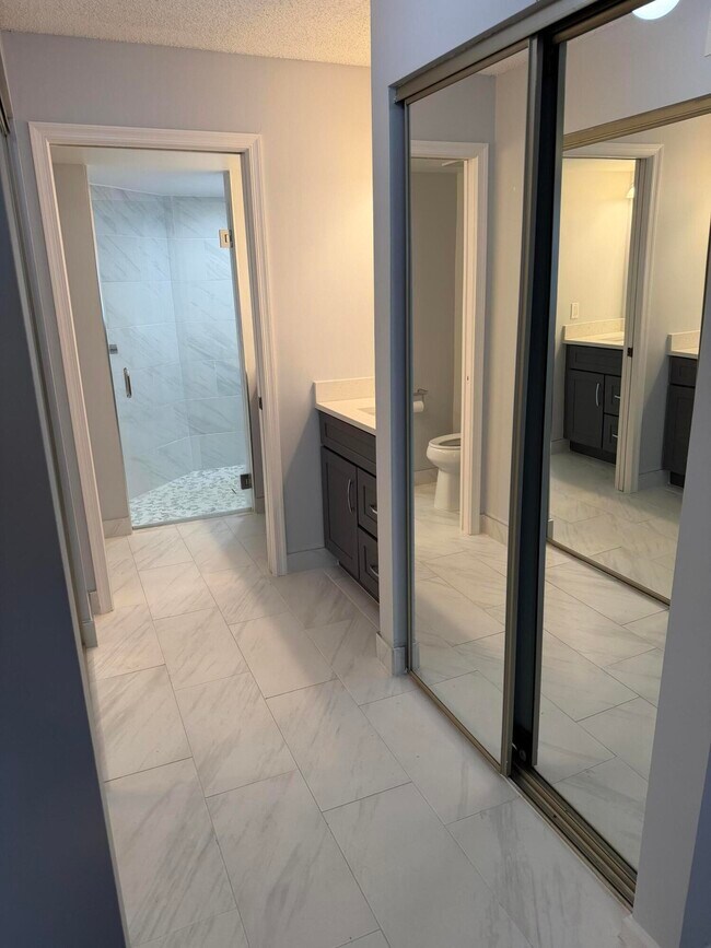 Building Photo - 12628 Shoreline Dr